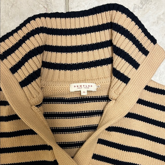 LIKE NEW Demylee Classic Striped V-Neck Sweater - Navy and Beige size XS - Picture 3 of 6